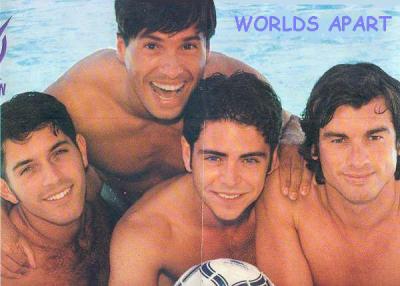 LES WORLDS APART  A LA PISCINE