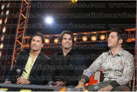 les worlds apart sur le plateau du hit machine