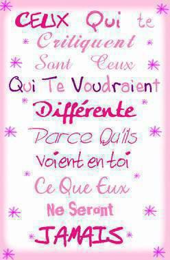 SUR LES CRITIQUENT