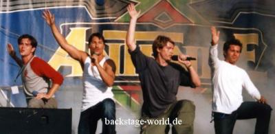 LES WA EN CONCERT