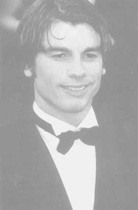 STEVE  EN COSTUME